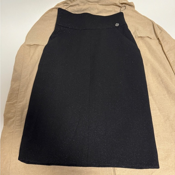 CHANEL - Picture 1 of 15